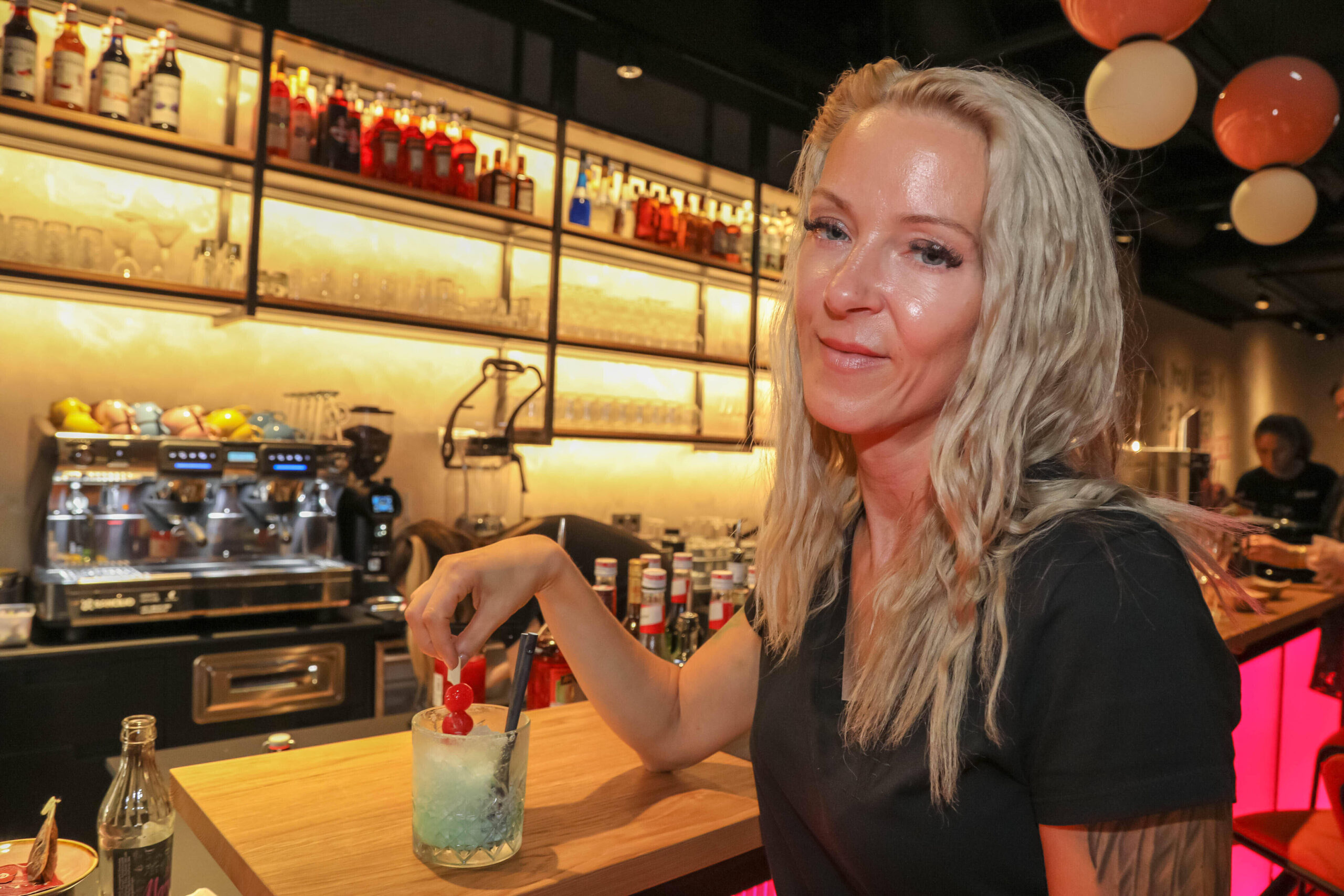 Simone Lugner lächelt bei einem Society-Event in Wien