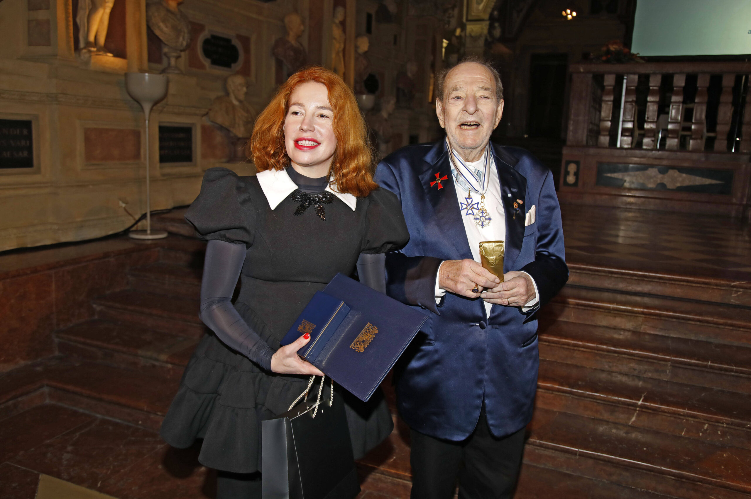 Ralph Siegel mit Ehefrau Laura Siegel bei einer Ordensverleihung in München
