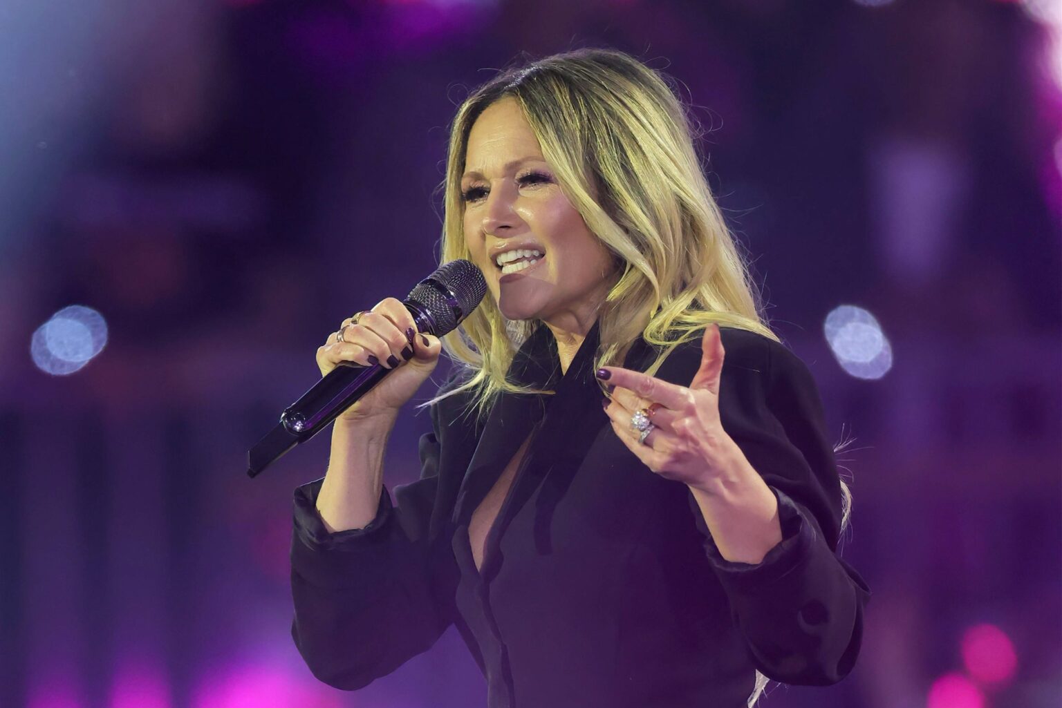 Helene Fischer im glitzernden Bühnenoutfit bei den Schlagerchampions 2026 in Berlin