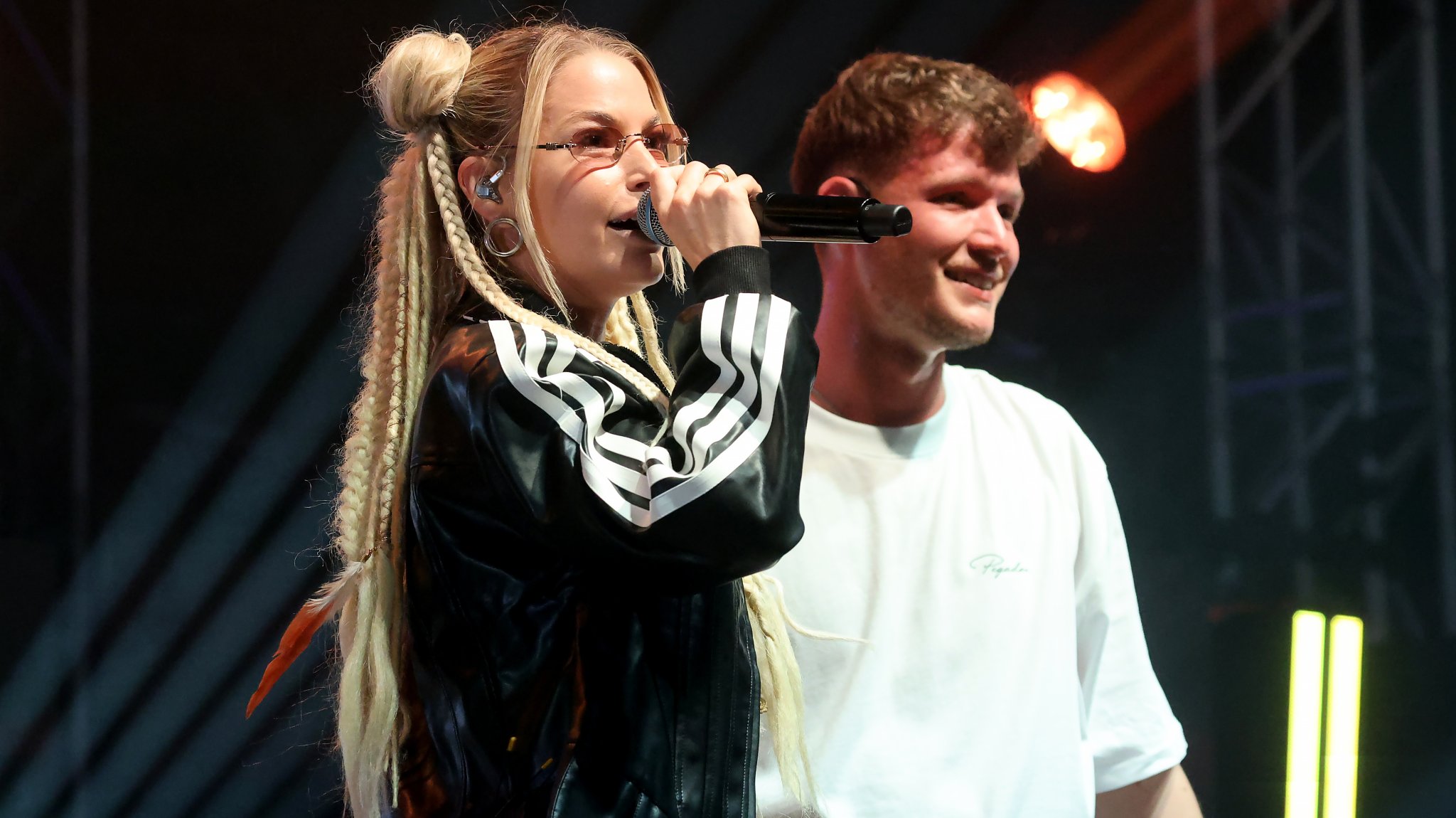 Julian Sommer und Isi Glück bei einem gemeinsamen Konzert in der Turbinenhalle Oberhausen