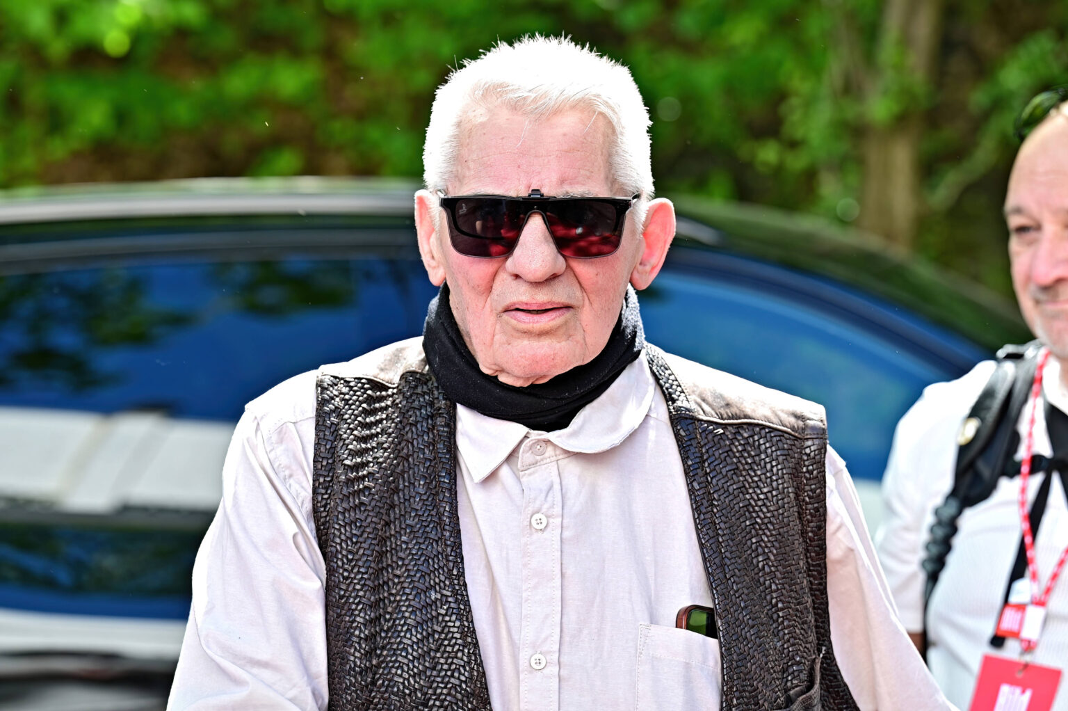 Heinz Hoenig lächelt beim Bild-Renntag 2026 in Gelsenkirchen in die Kamera