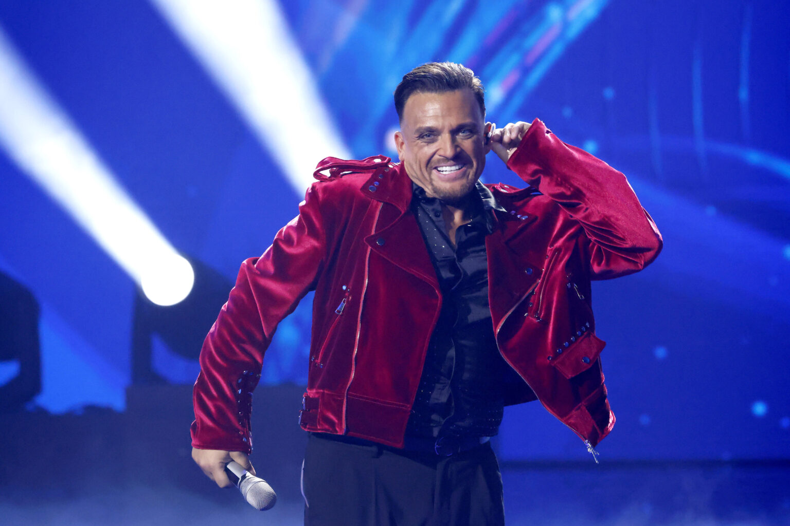 DSDS-Gewinner 2026 Menowin Fröhlich jubelt im Finale der 22. Staffel in Köln