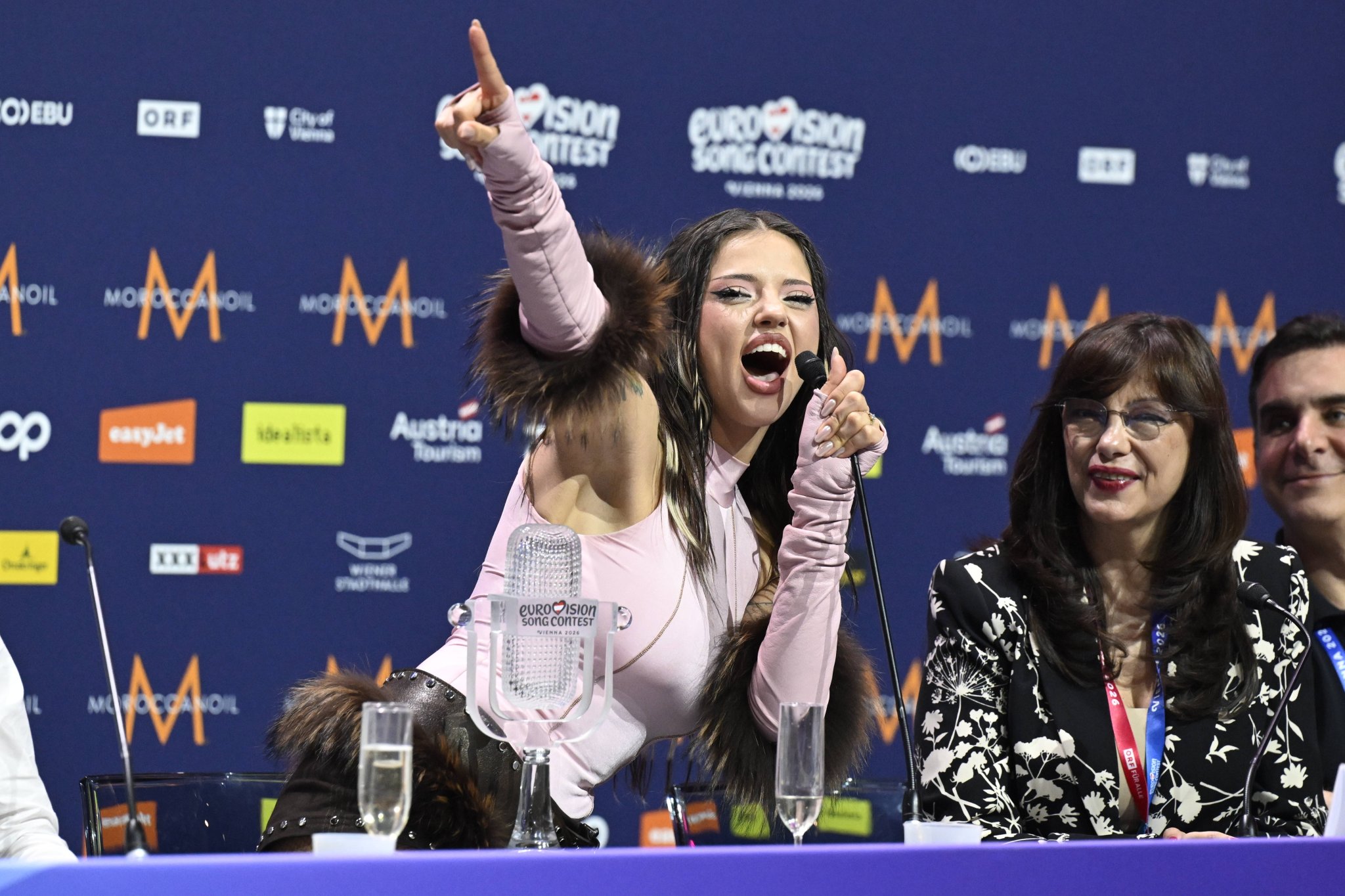 Die bulgarische Sängerin Dara beim ESC-Finale 2026 in Wien