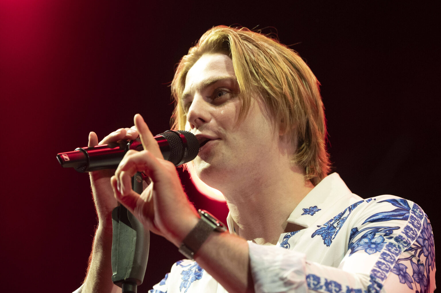 Vincent Gross auf der Bühne bei einem Live-Konzert