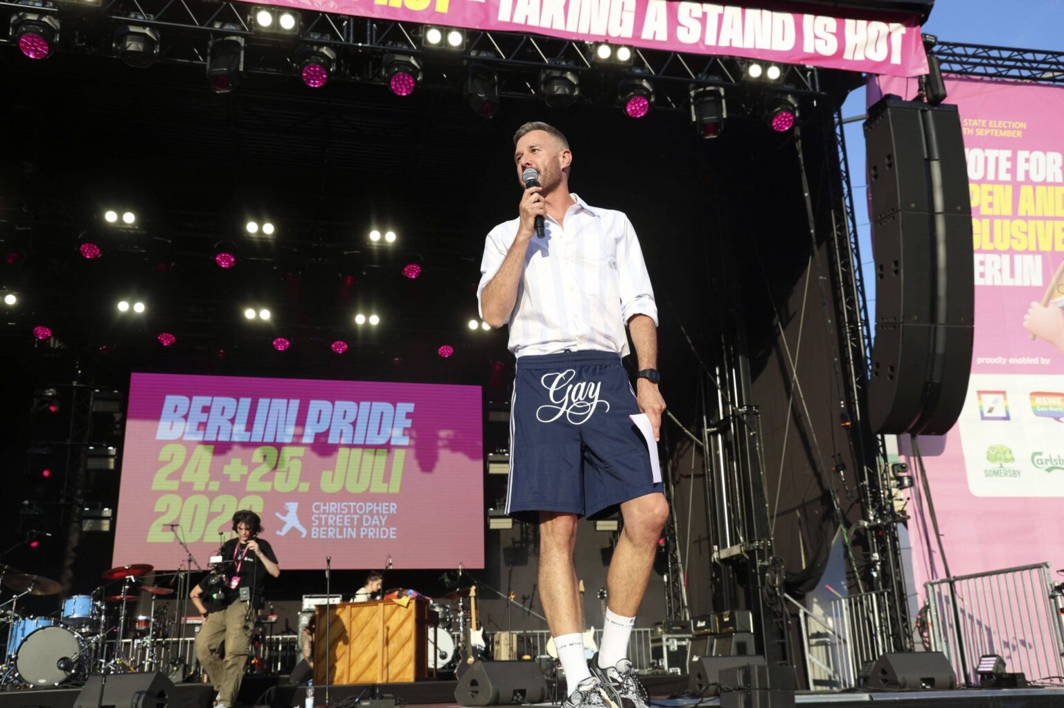 Jochen Schropp beim Christopher Street Day 2026 am Brandenburger Tor in Berlin