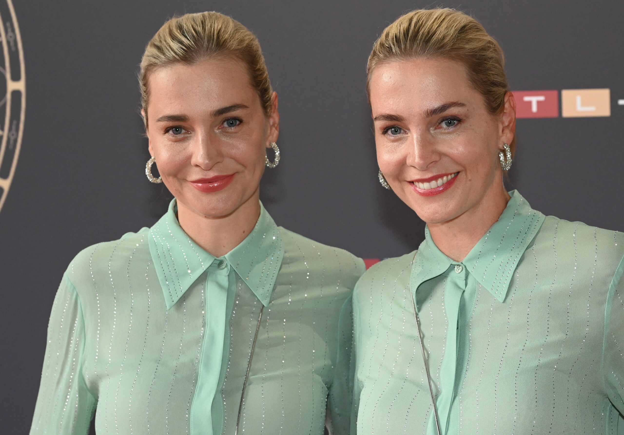 Nina Meise und Julia Meise auf dem roten Teppich bei der Verräter-Premiere