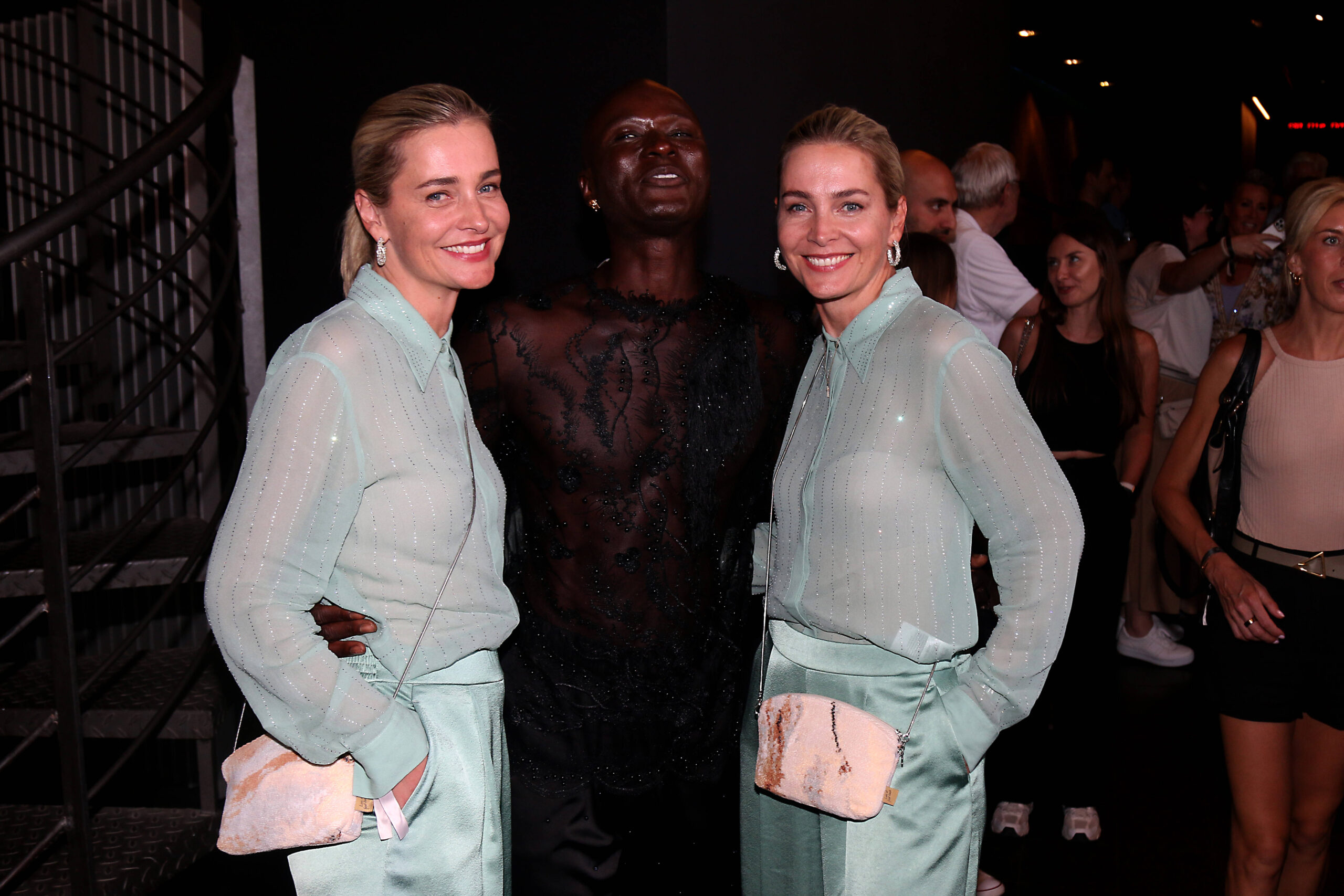 Julia Meise, Papis Loveday und Nina Meise bei der Verräter-Premiere in Köln