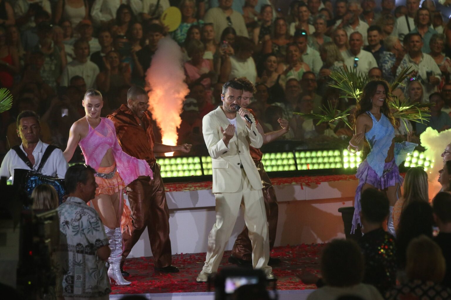 Giovanni Zarrella auf der Bühne der ZDF-Sommerparty seiner Show in Mainz