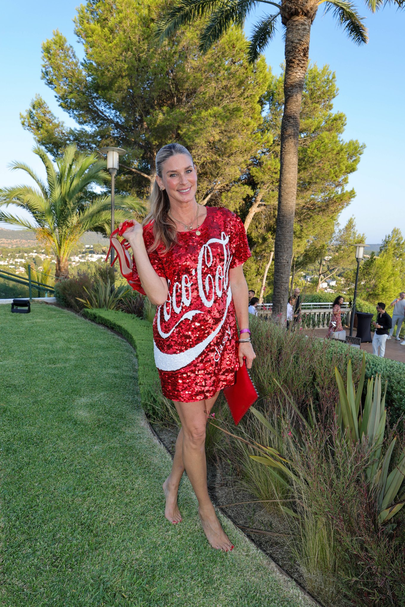 Claudelle Deckert im roten Glitzerkleid bei der Remus Lifestyle Night 2026 auf Mallorca