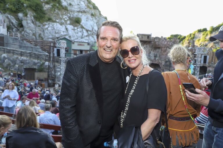 Ralf Dümmel und seine Freundin Anna Heesch bei einer gemeinsamen Premiere in Bad Segeberg