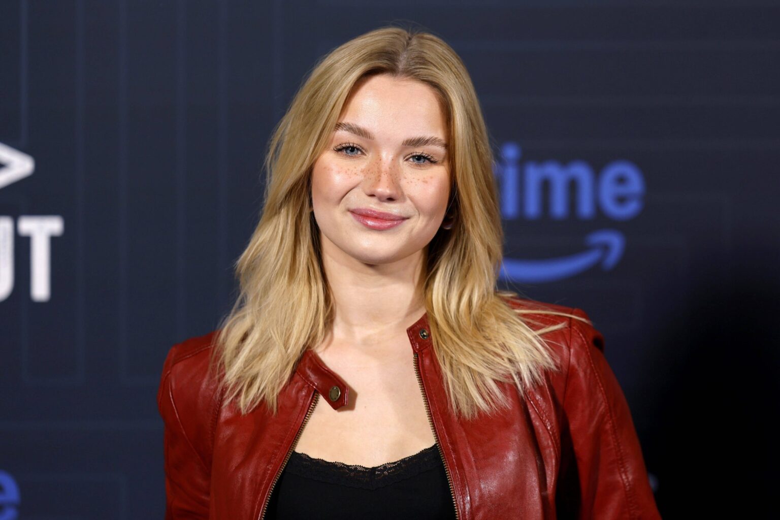 Influencerin Julia Beautx bei einer Premiere in Köln