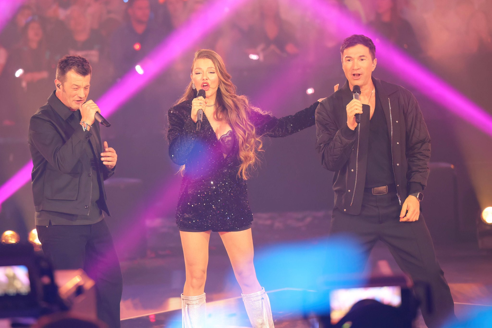 Joelina Drews mit Lucas Cordalis und Achim Petry auf der Bühne