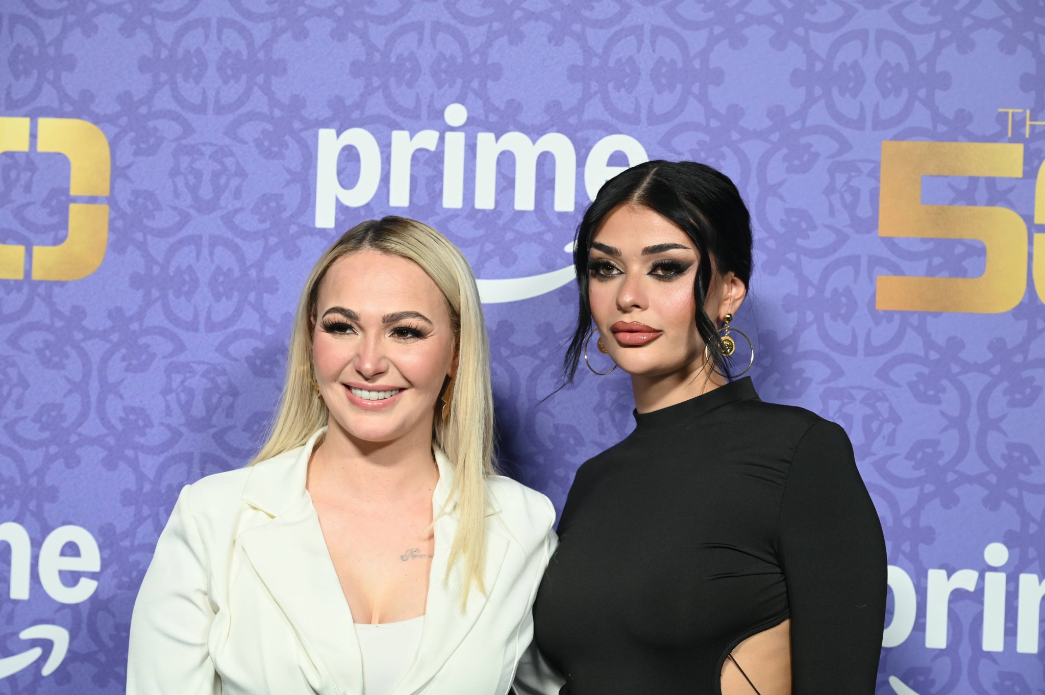 Anita Latifi mit ihrer Schwester Elsa Latifaj bei der The-50-Premiere in Köln