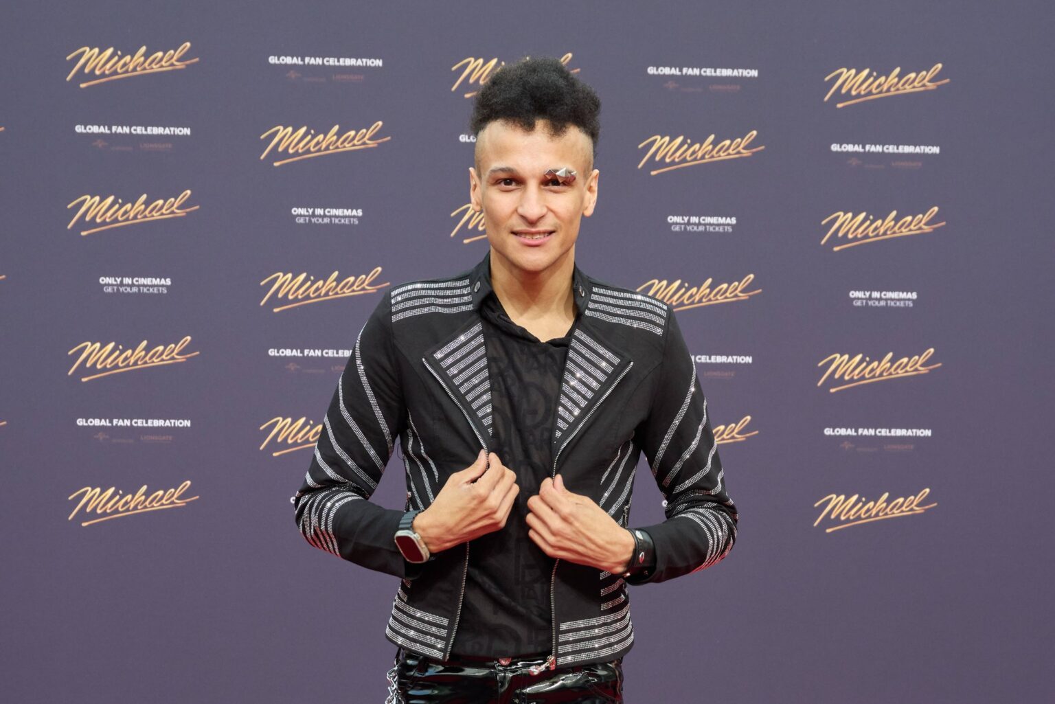 Prince Damien auf dem roten Teppich bei der Premiere von „Michael“ in Berlin