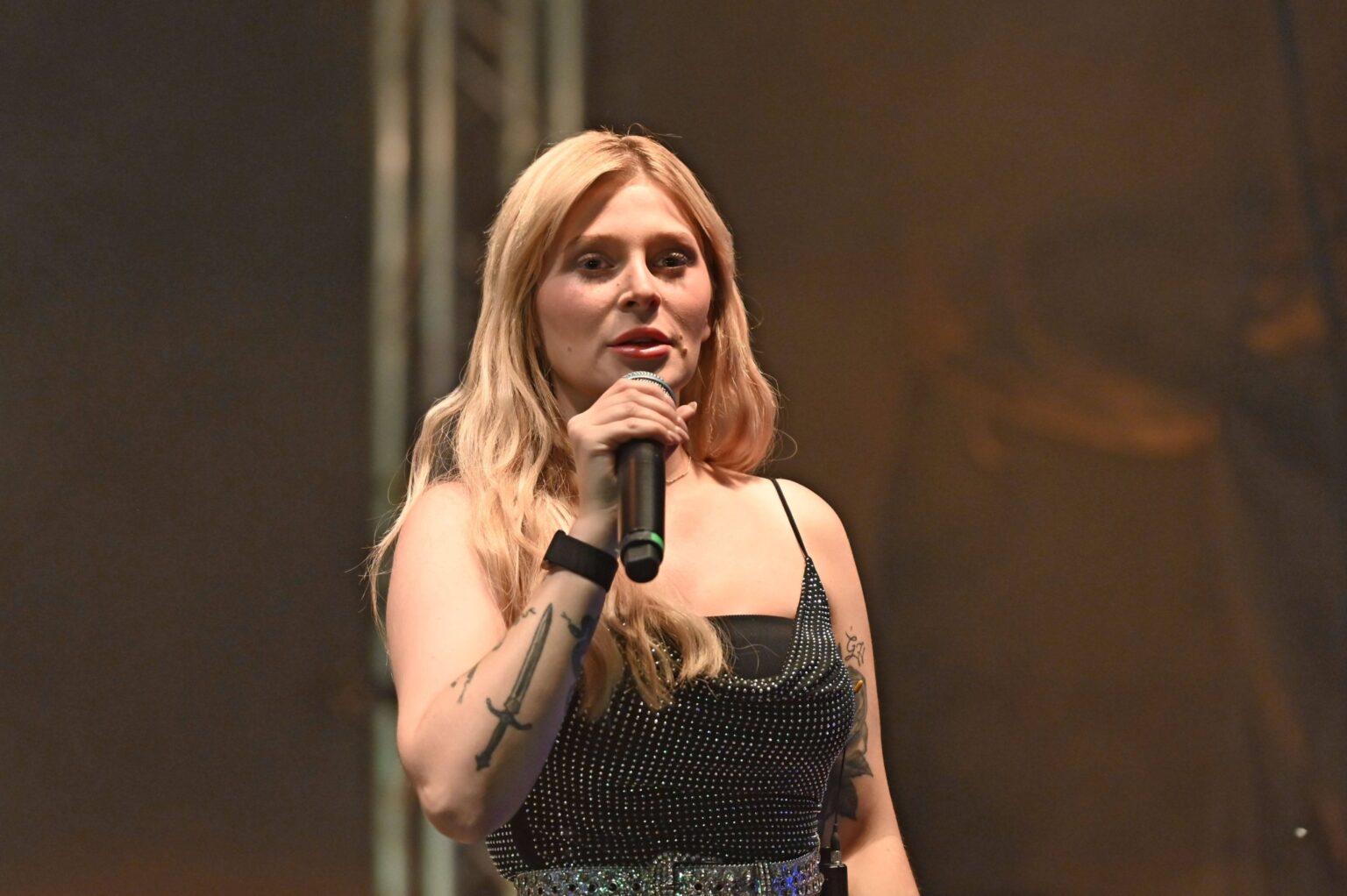 Marie Reim singt live auf der B&uuml;hne beim Rothenburger Sommerfest 2026