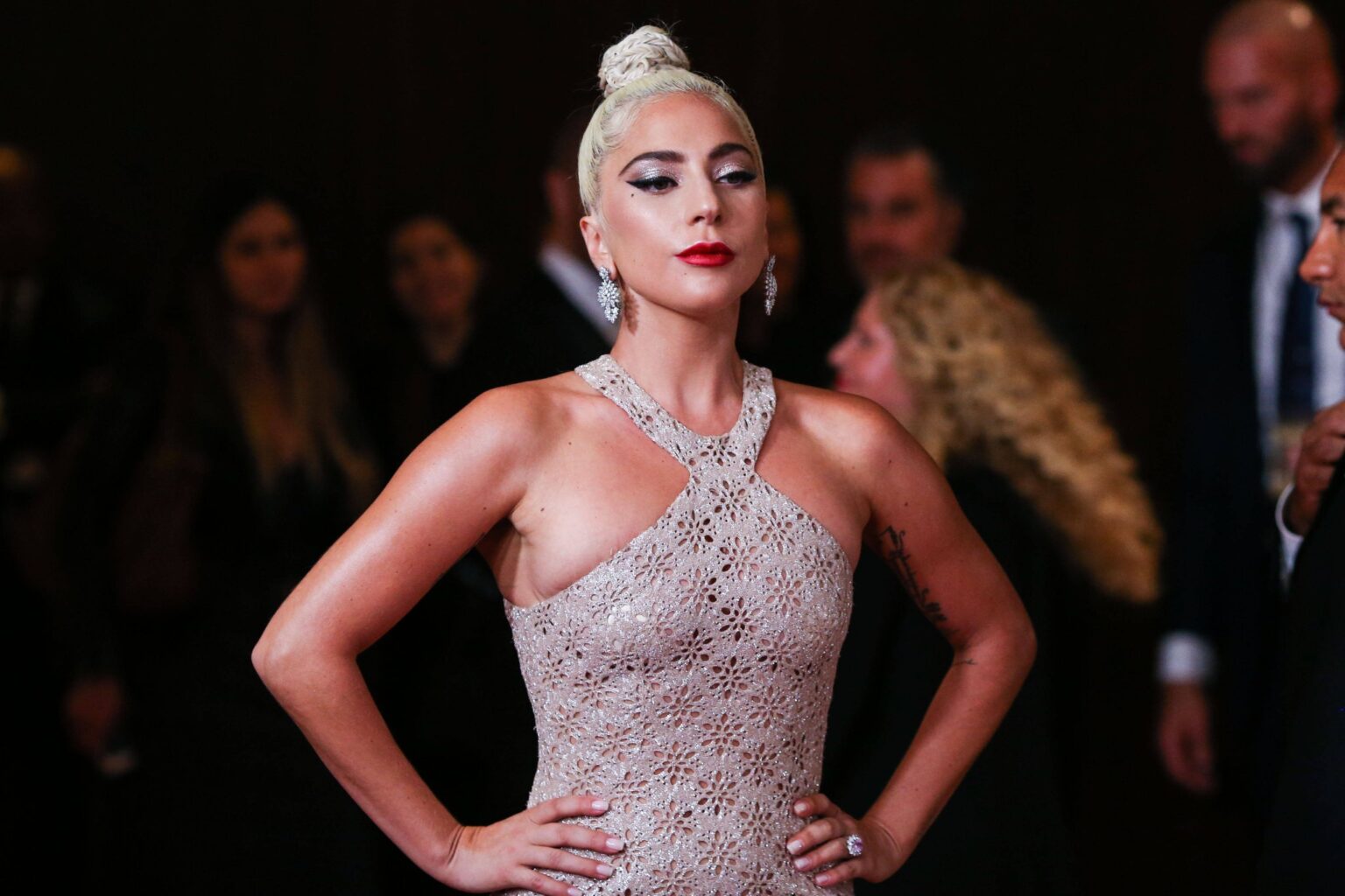 Lady Gaga bei einem roten Teppich Auftritt