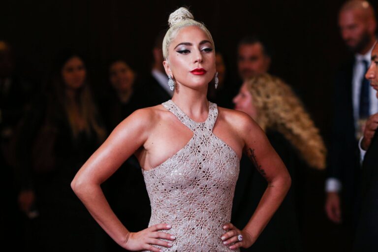 Lady Gaga bei einem roten Teppich Auftritt