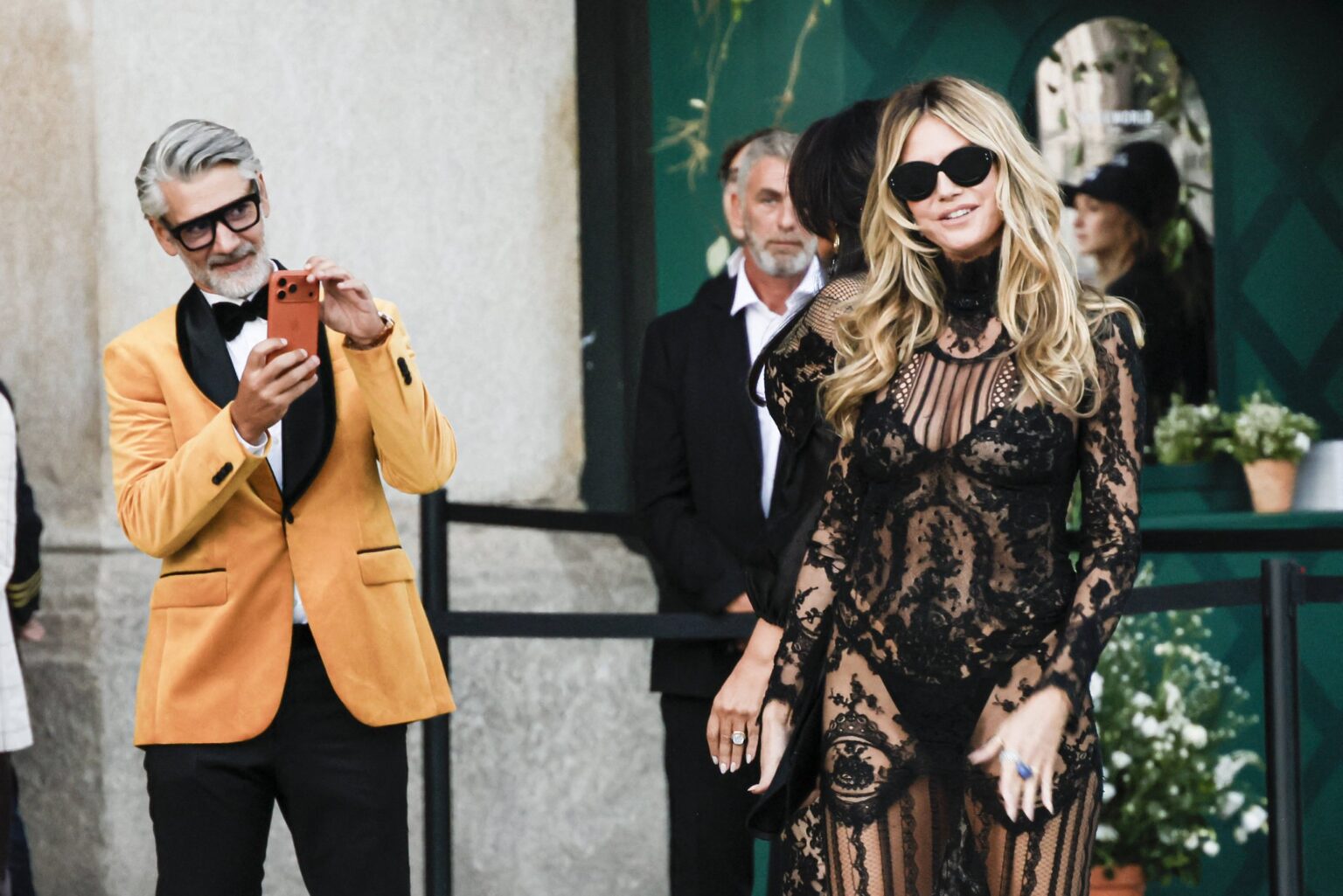 Heidi Klum bei der Vogue World: Milano in einem schwarzen Spitzenkleid