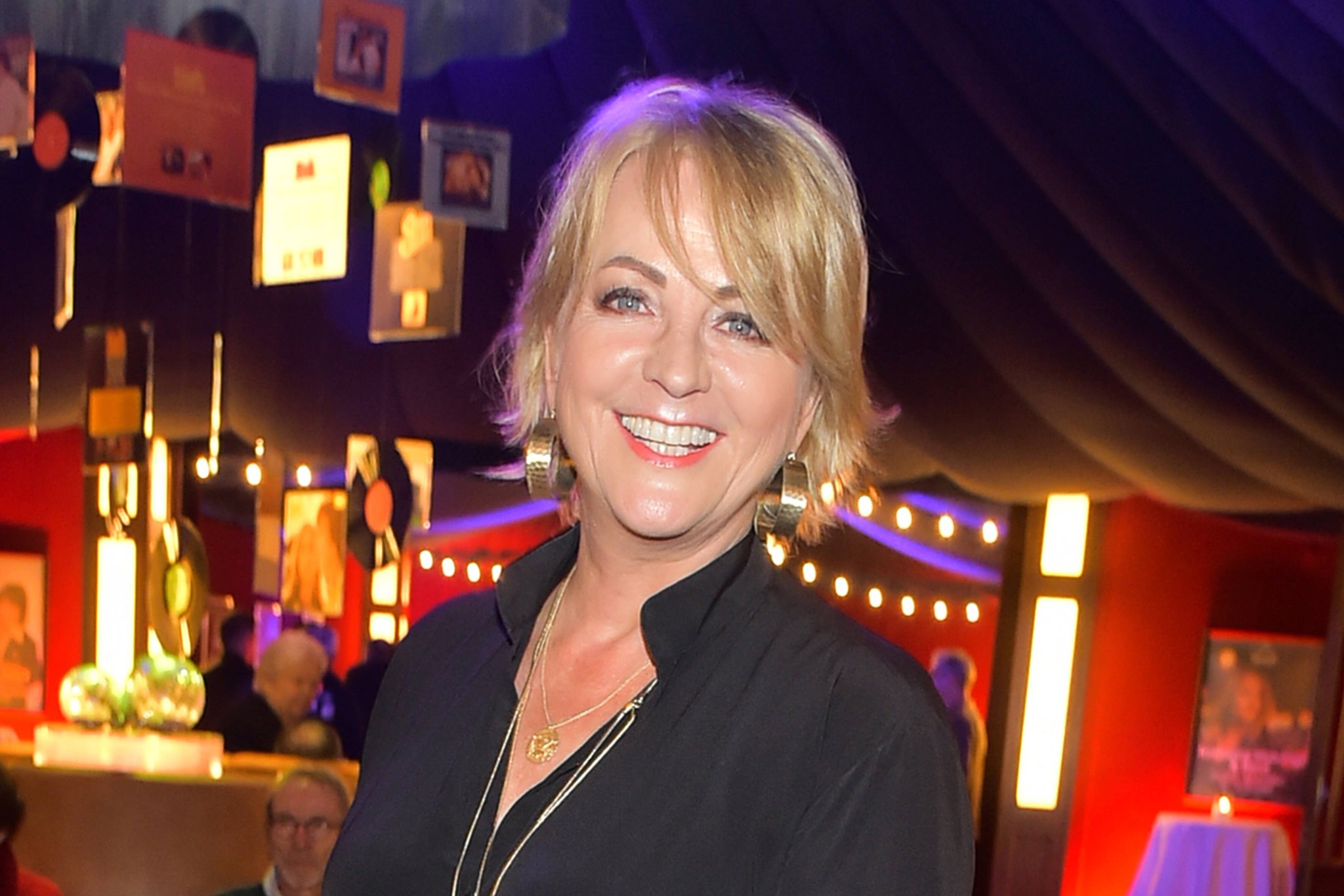 Ulla Kock am Brink auf einem roten Teppich in Berlin