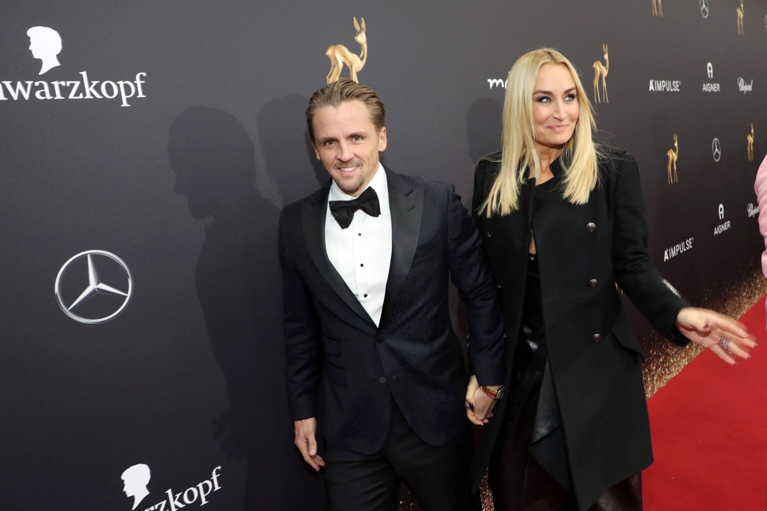 Sarah Connor und Florian Fischer Hand in Hand auf dem roten Teppich beim Bambi 2019