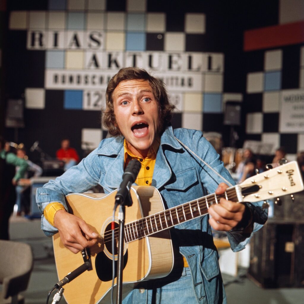 Schlagersänger Michael Thilo bei einem Fernsehauftritt im Jahr 1975