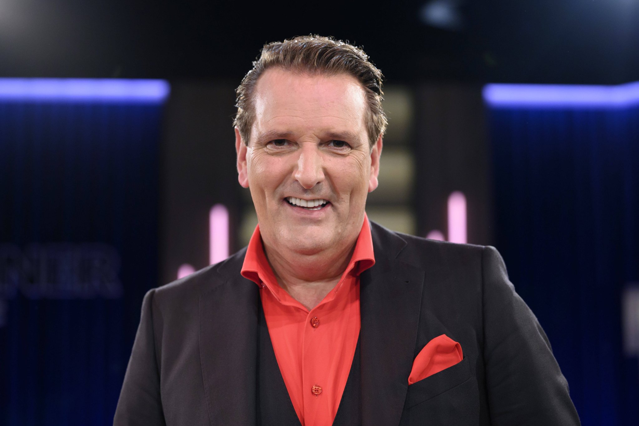 Ralf Dümmel lächelnd als Gast im Kölner Treff