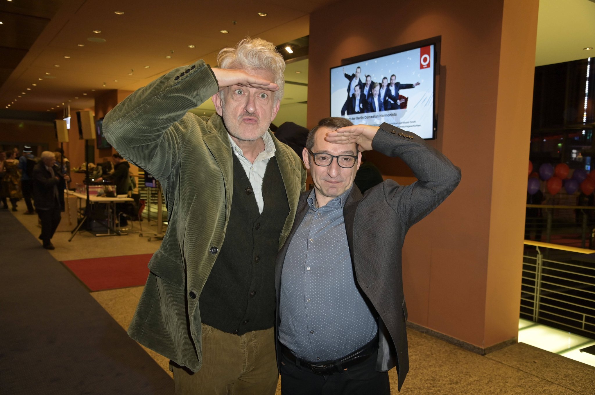Die früheren Tatort-Kommissare Dominic Raacke und Boris Aljinovic bei einer Theaterpremiere in Berlin