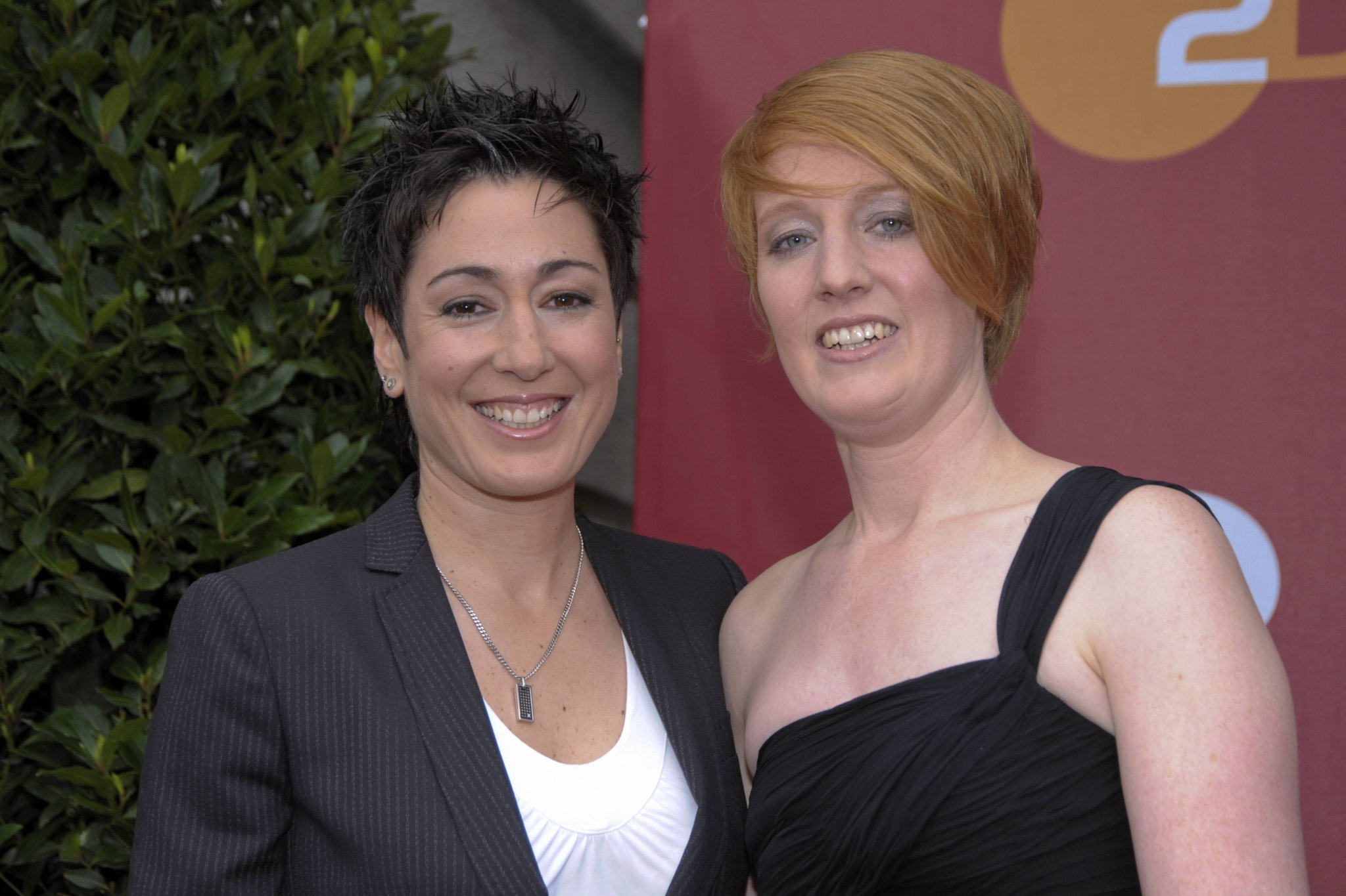 Dunja Hayali und Mareike Arning beim Bayerischen Fernsehpreis 2009 in München