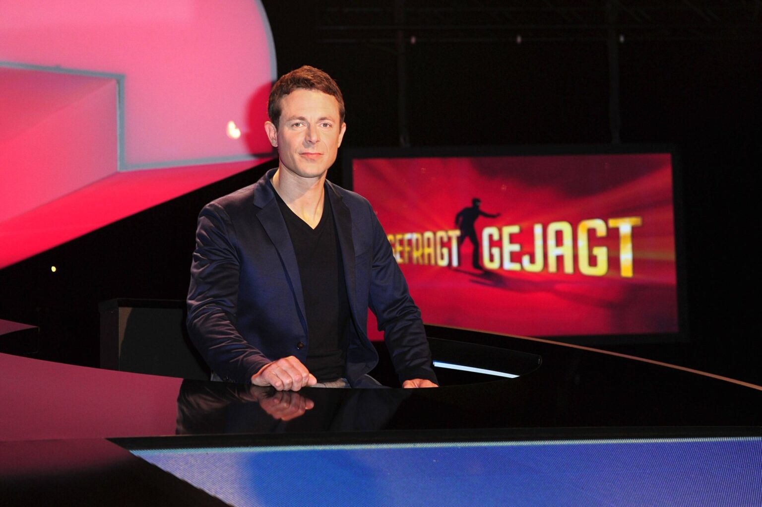 Alexander Bommes im Studio der ARD-Quizshow Gefragt – Gejagt