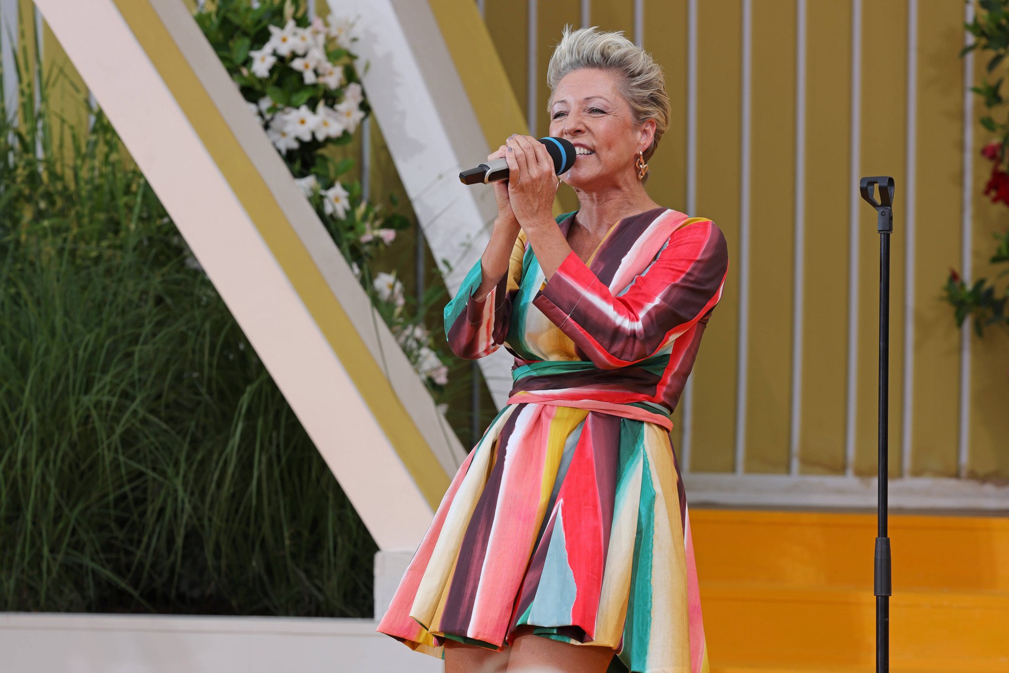 Alexandra Hofmann bei der ARD-Show Immer wieder sonntags im Wasserpark Rulantica in Rust