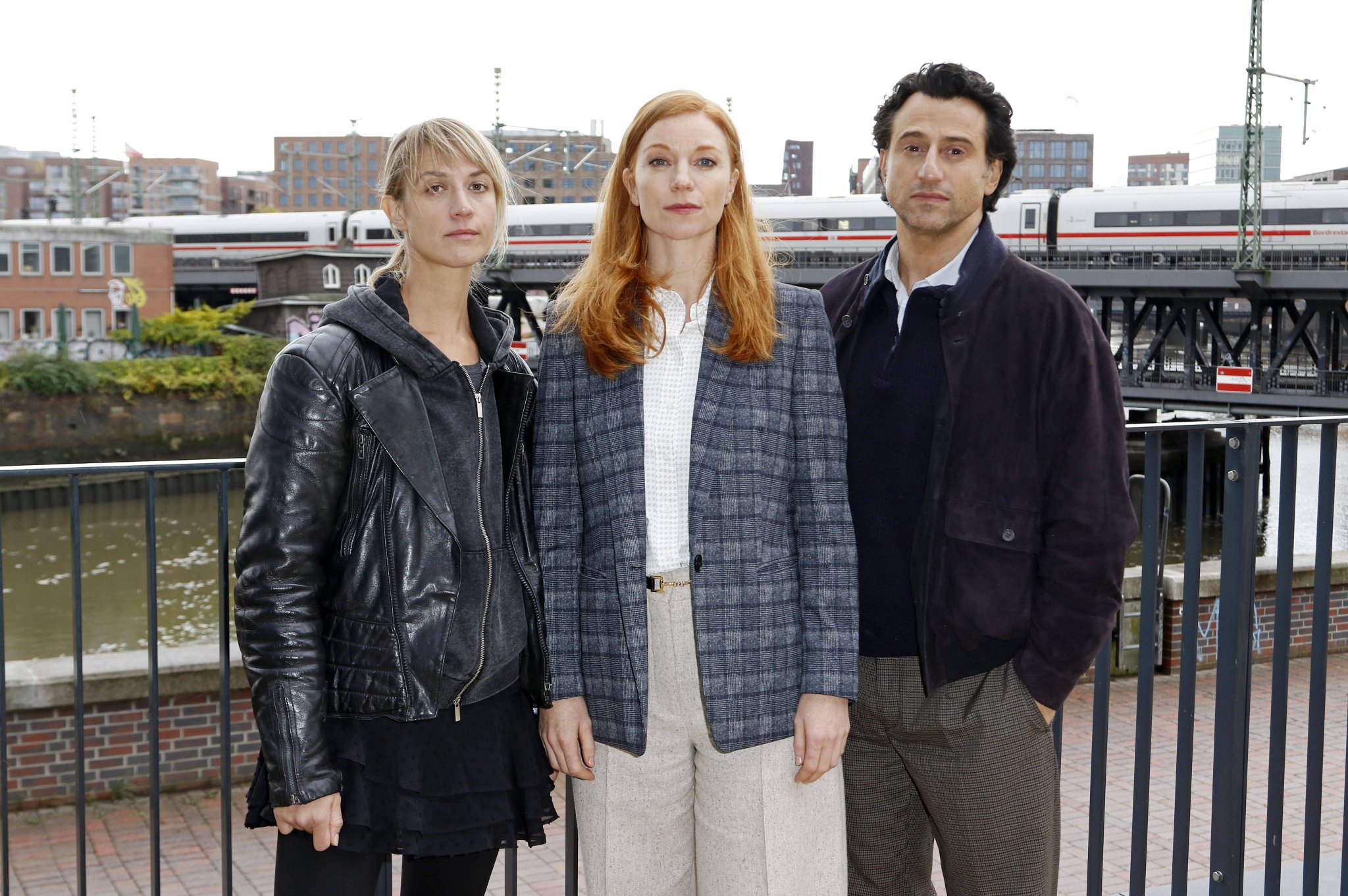 Sara Hjort Ditlevsen, Marleen Lohse und Serkan Kaya am Set des ARD-Thrillers Frau ohne Namen in Hamburg