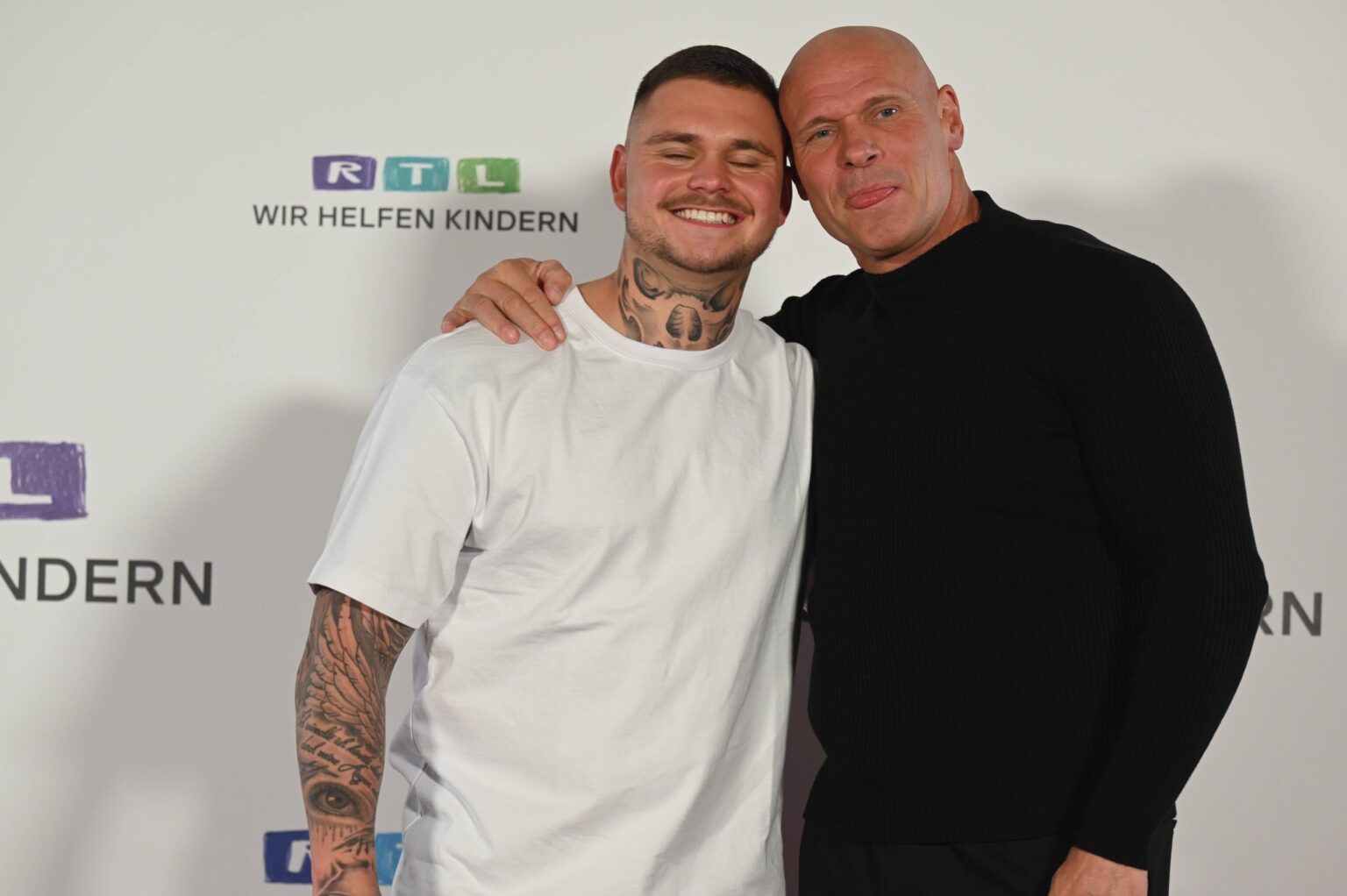 Thorsten Legat und Sohn Nico Legat Arm in Arm beim RTL-Spendenmarathon 2025