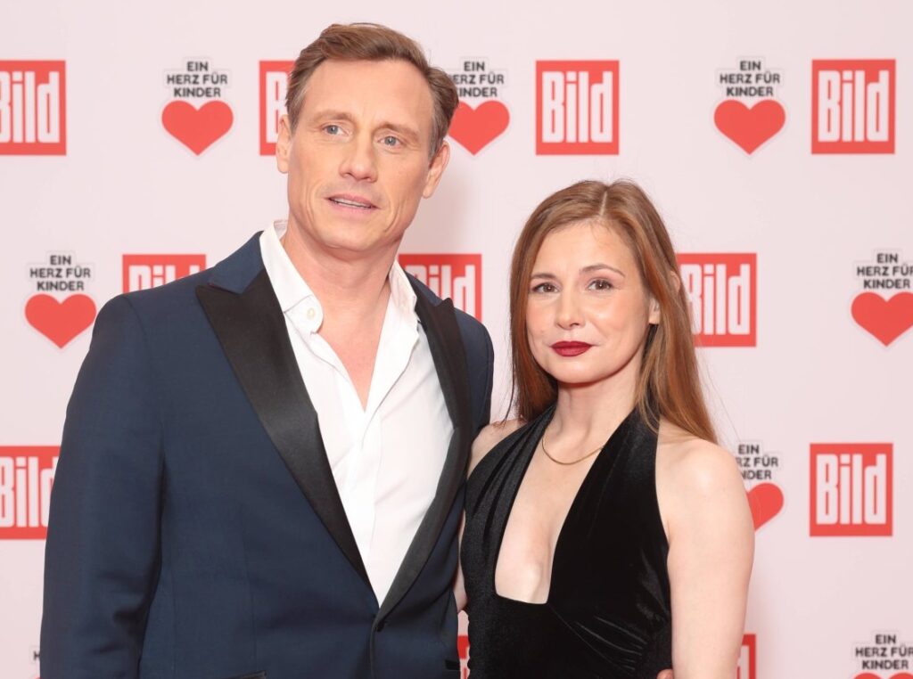 Patrick Kalupa und Josefine Preuß bei der Spendengala Ein Herz für Kinder 2025