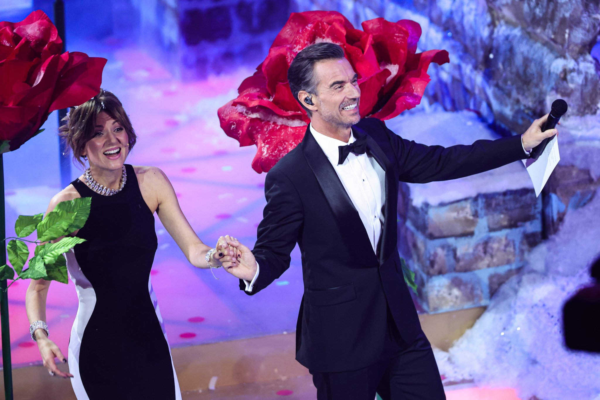 Florian Silbereisen und Ella Endlich auf der Bühne beim Adventsfest der 100.000 Lichter 2025