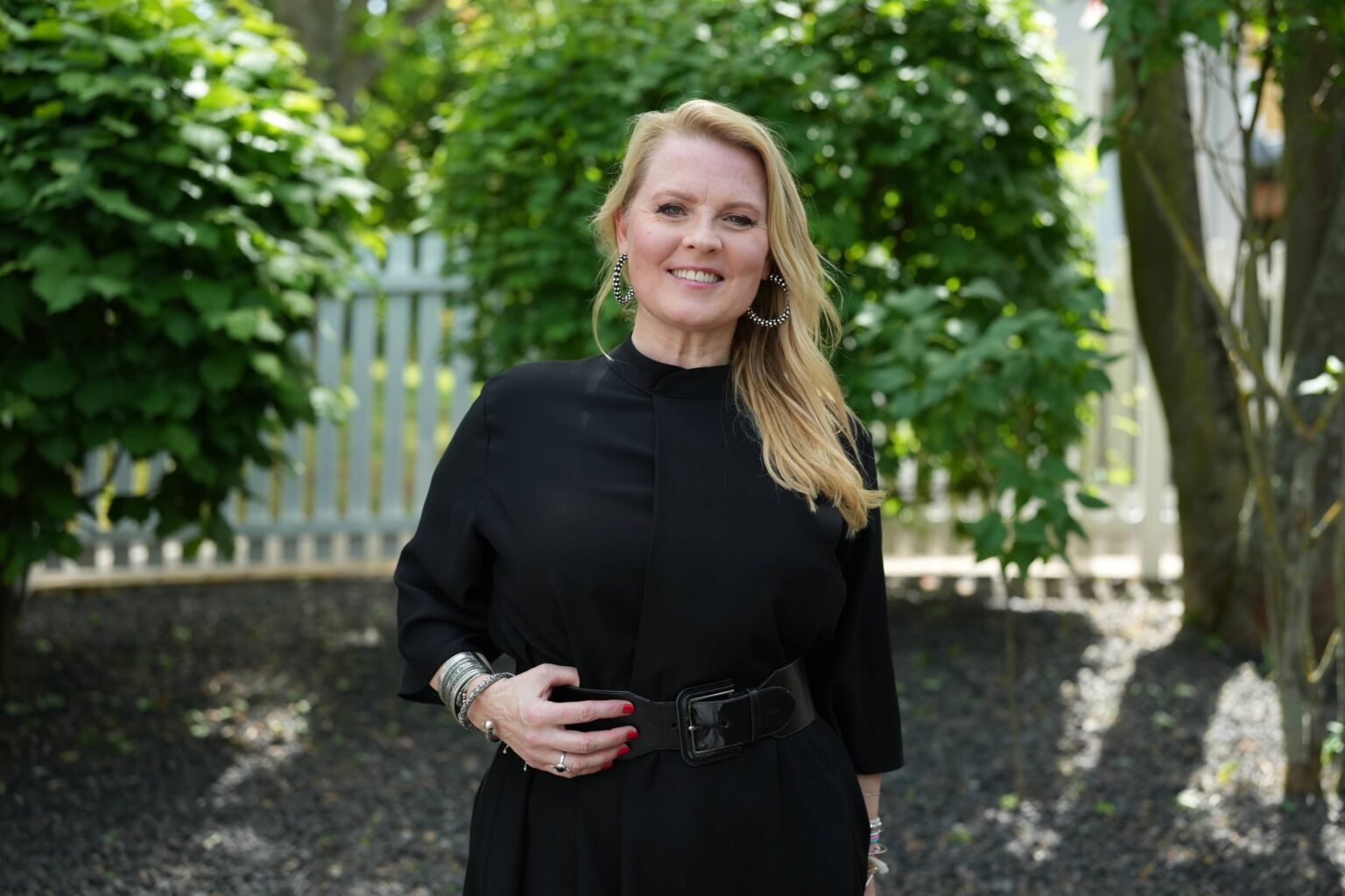 Patricia Kelly lächelnd im schwarzen Kleid beim ZDF-Fernsehgarten 2026