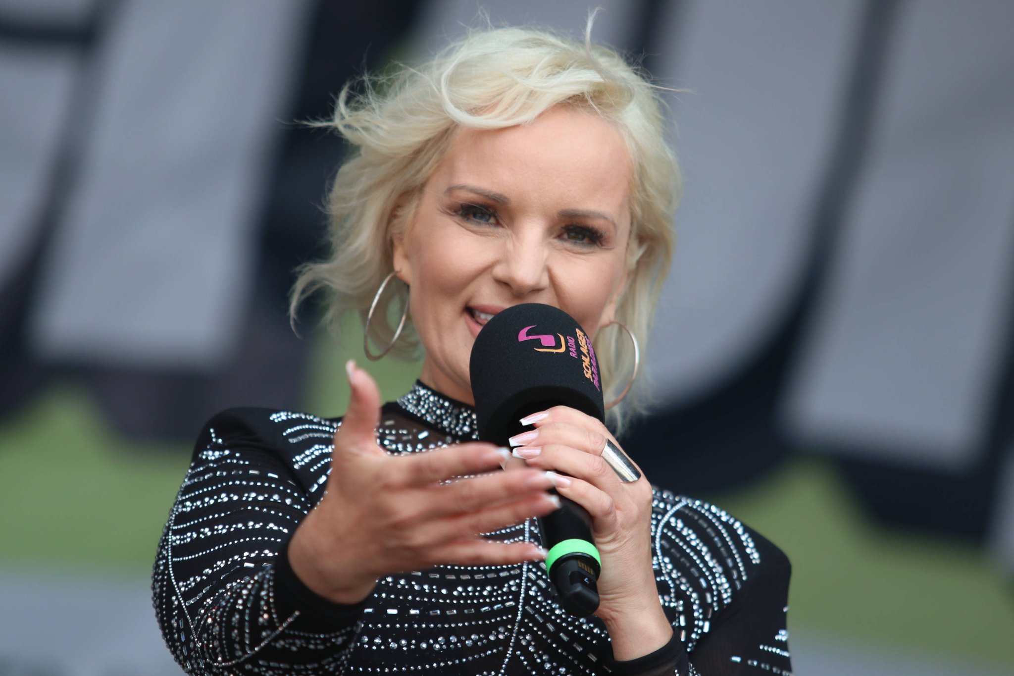 Antje Klann auf der Bühne beim SchlagerOlymp 2026 in Berlin