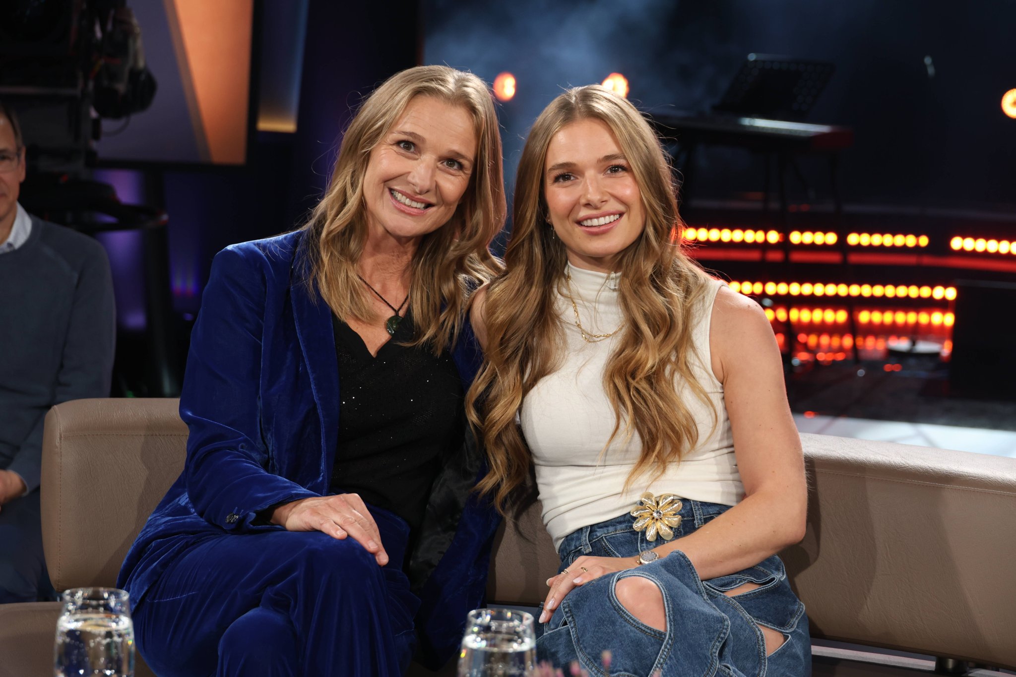 Lola Weippert mit ihrer Mutter Conny bei der NDR Talk Show in Hamburg
