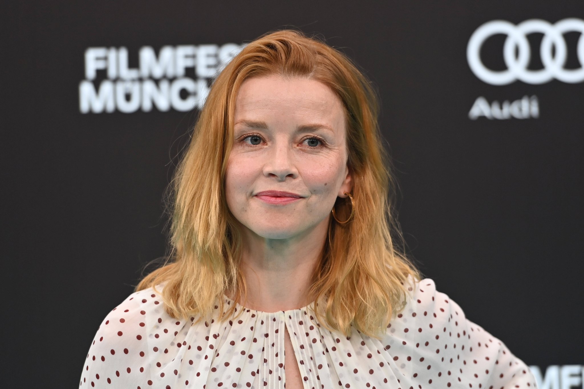 Karoline Schuch lächelt bei der Eröffnung des Filmfest München 2026