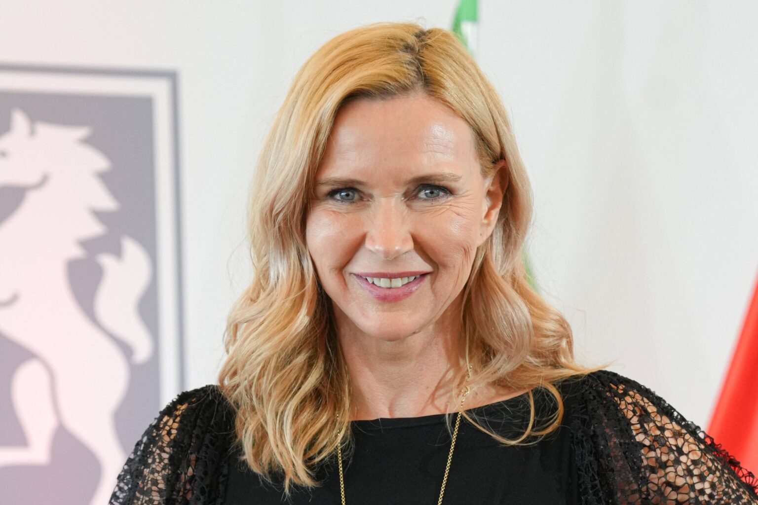 Veronica Ferres lächelt bei der Verleihung des Verdienstordens NRW in Düsseldorf