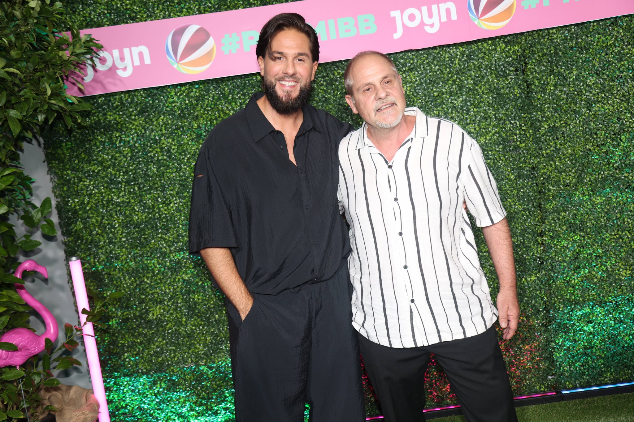 Maurice Dziwak mit seinem Vater Frank beim Promi Big Brother Reveal Event 2026