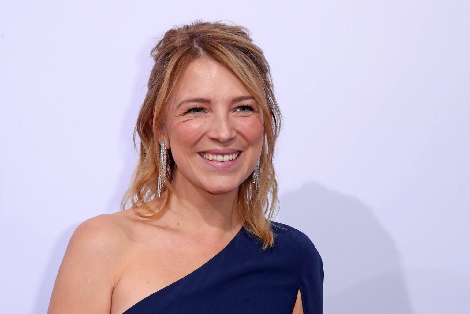 GZSZ-Schauspielerin Iris Mareike Steen lächelt bei der Bertelsmann Party 2026 in Berlin