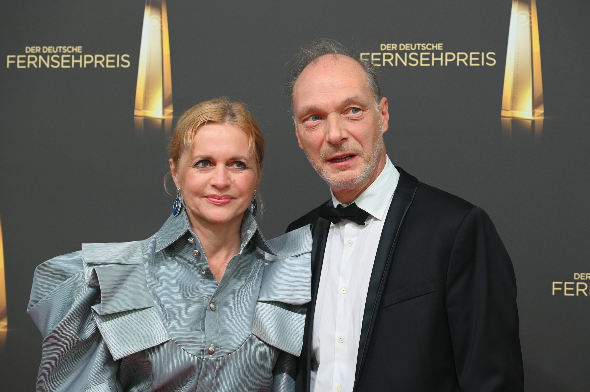Christine Sommer und Martin Brambach auf dem roten Teppich beim Deutschen Fernsehpreis 2026 in Köln