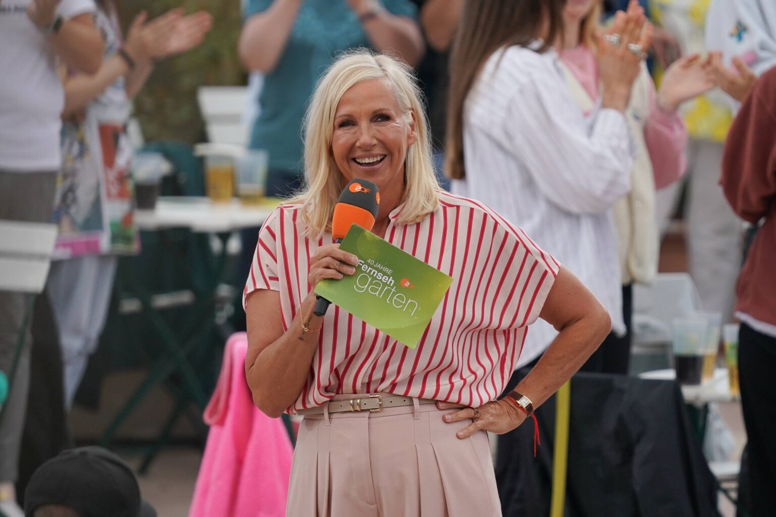 Andrea Kiewel moderiert den ZDF-Fernsehgarten in Mainz