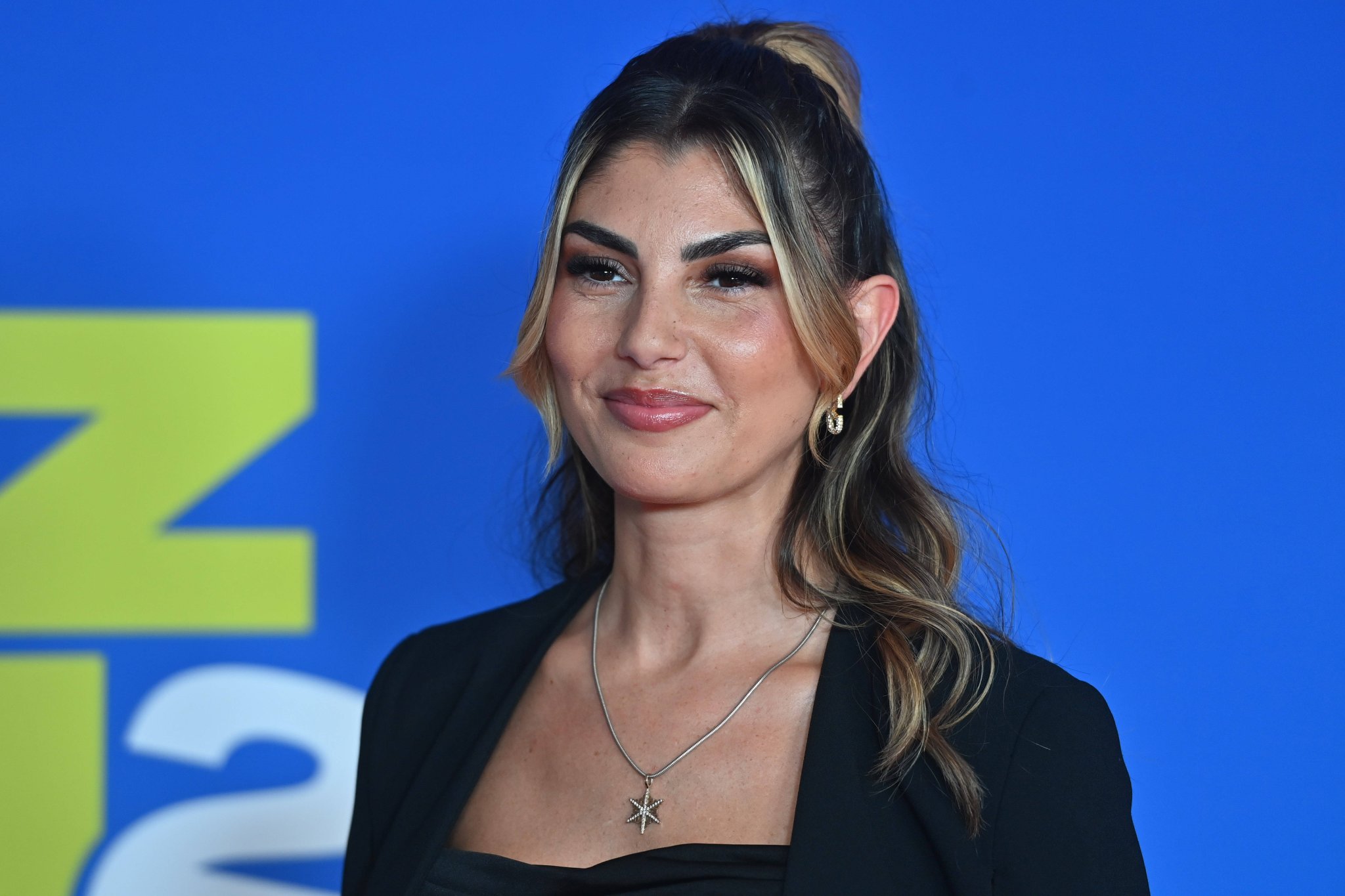 Yeliz Koc beim Fotocall zur zweiten Staffel von Yeliz & Jimi – We Are Family?! in Unterföhring