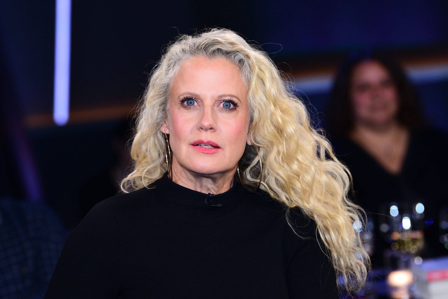 Barbara Schöneberger lächelt in der NDR Talk Show in Hamburg