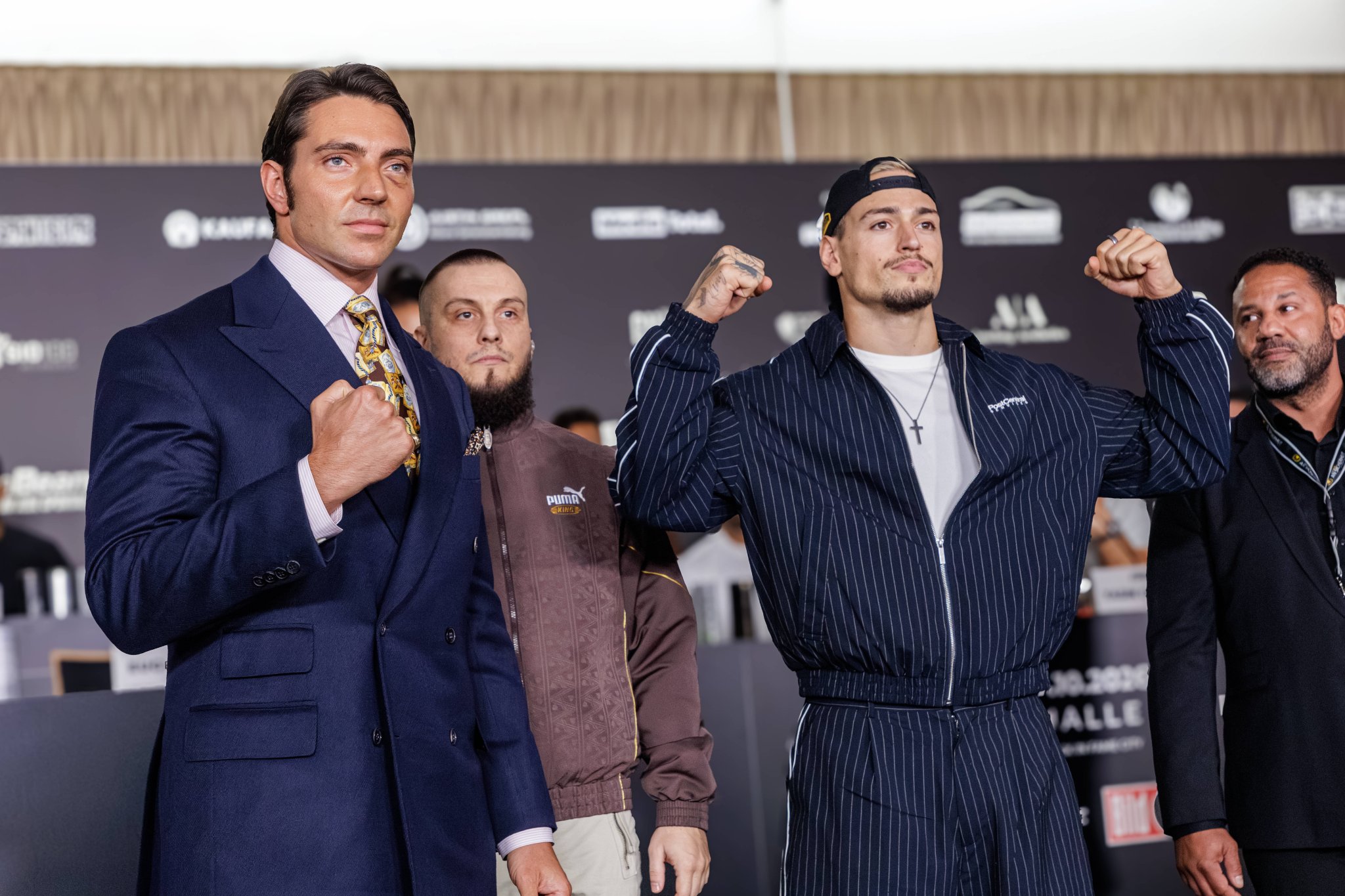Fabio Knez und Max Bornmann beim Face-off auf der Fame-Fighting-Pressekonferenz