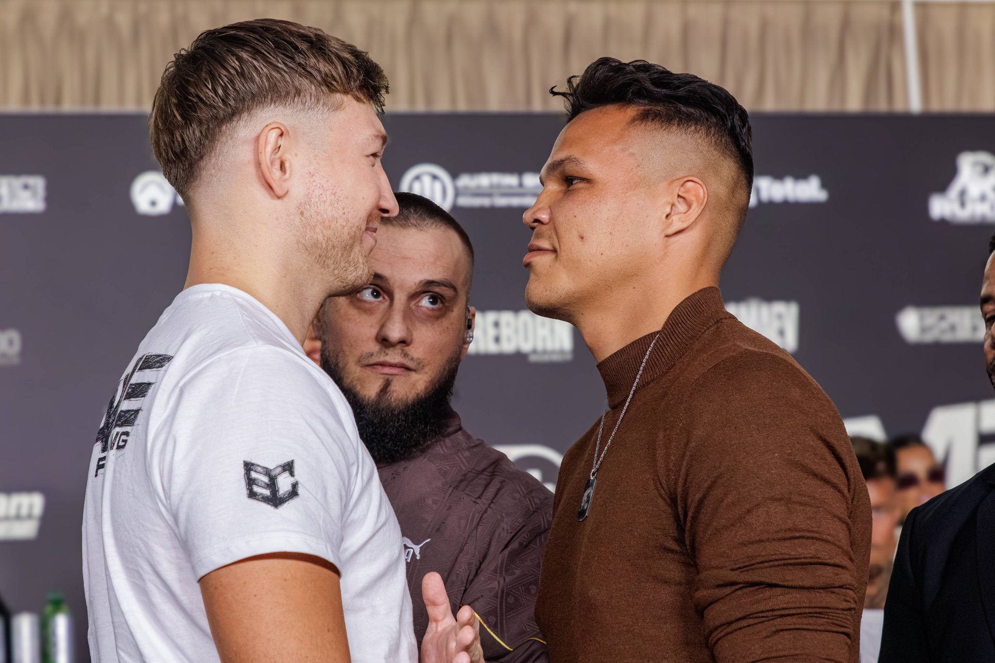 Oliver Ginkel und Allen Bauer beim Face-off zur Pressekonferenz von Fame Fighting 4 in Essen
