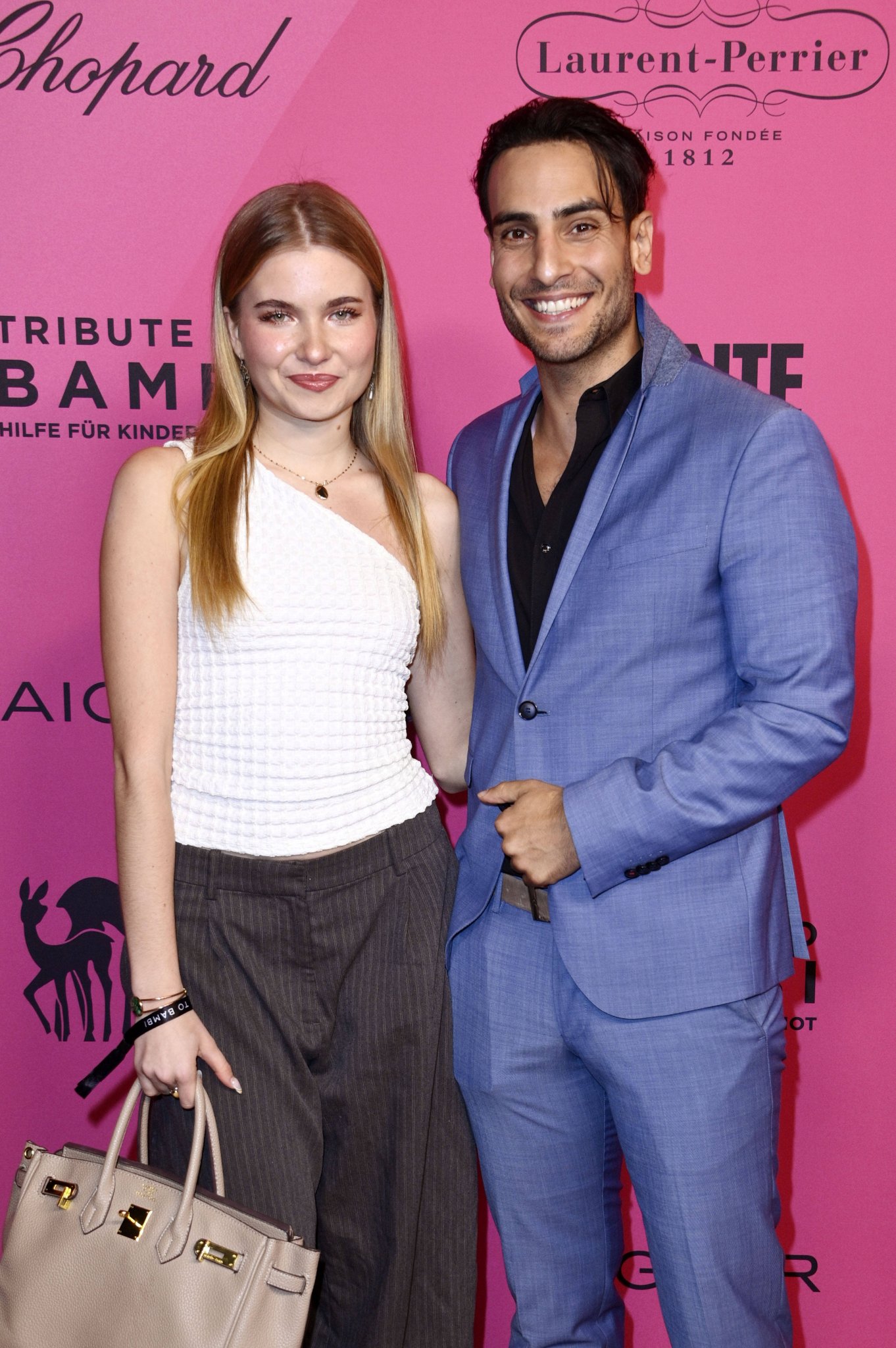 Timur Ülker und Charlott Reschke auf dem roten Teppich beim Tribute to Bambi 2026 in Berlin