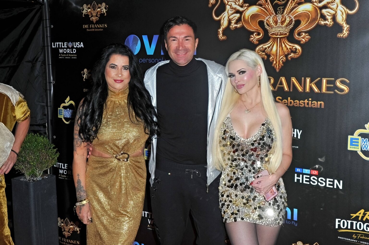 Iris Katzenberger mit Lucas Cordalis und Daniela Katzenberger bei der Party der Franke-Zwillinge