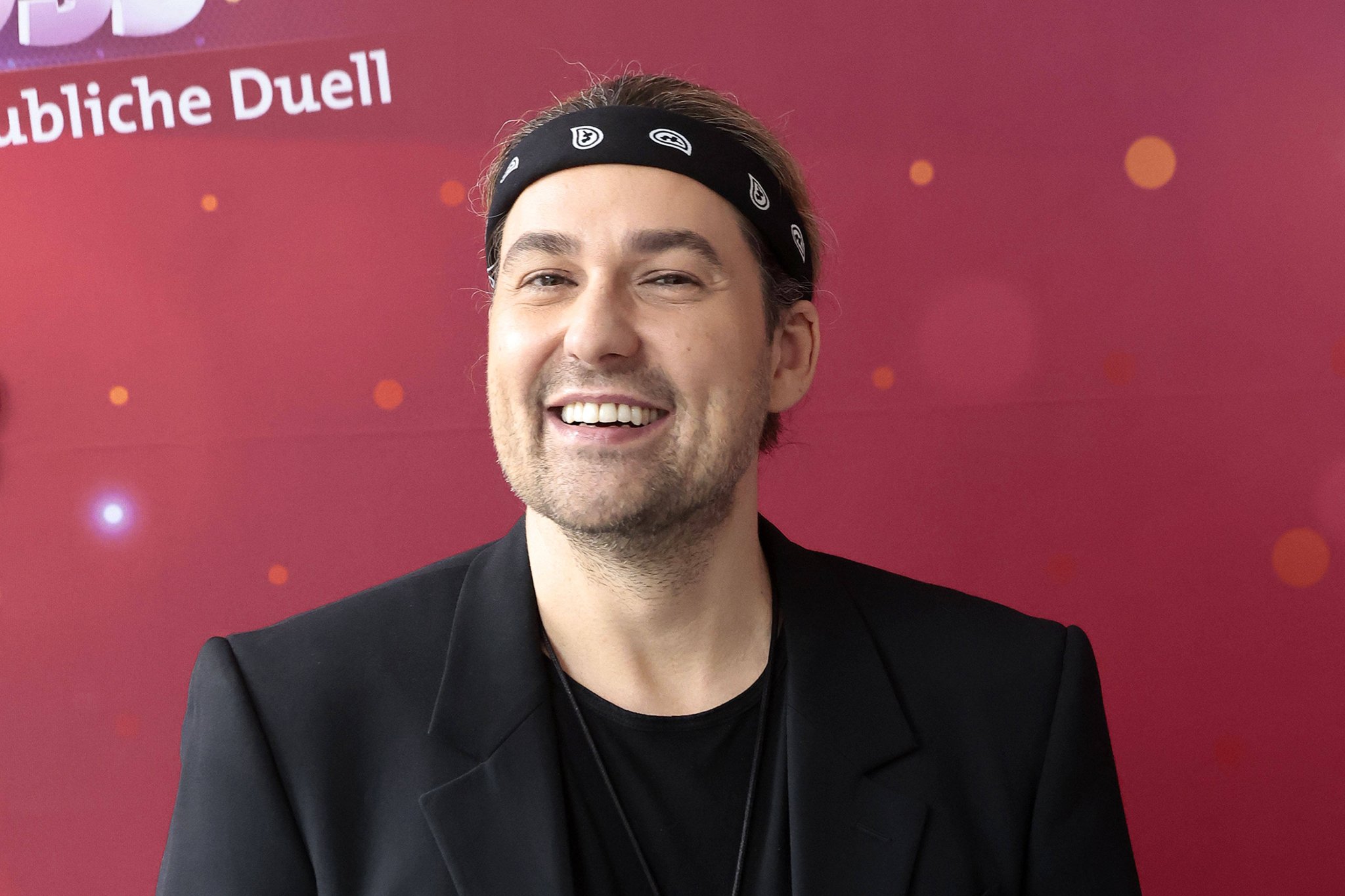 David Garrett lacht beim Fototermin zu Klein gegen Groß in Berlin